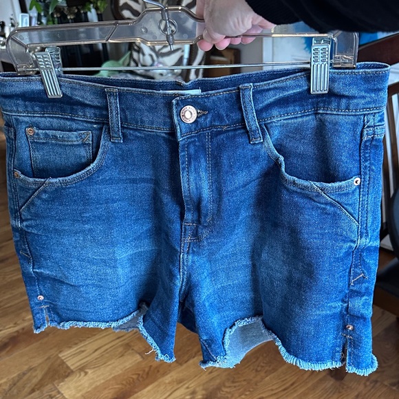 Kensie Pants - Kensie Blue Jean Shorts. 16” waist flat